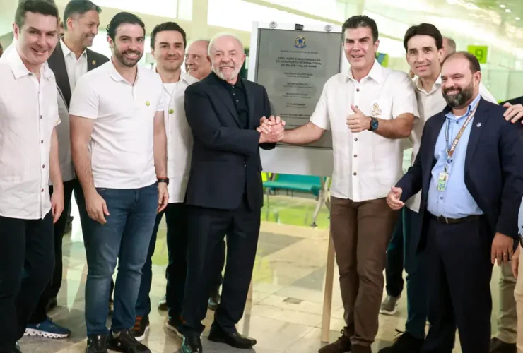 Lula ao lado de Helder Barbalho, Jader FIlho, Igor Normando, Celso Sabino e outros.