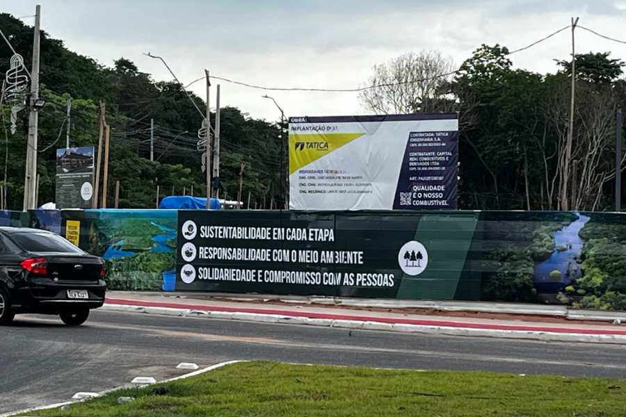 Área próxima ao Aeroporto Internacional de Belém com obras do empreendimento que recebeu licenças ambientais oficiais.