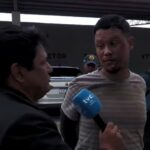 suspeito dando entrevista ao repórter, na companhia do policial militar