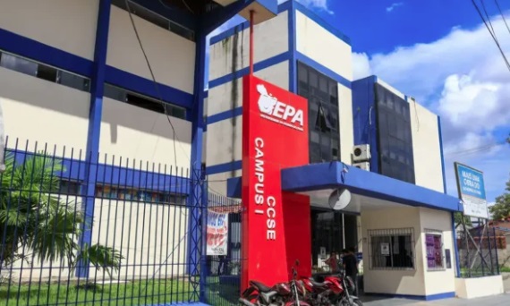 Imagem da fachada da UEPA, em Belém