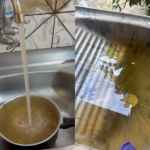 Duas fotos mostram água suja saíndo de torneiras. Uma da cozinha, em uma panela; a outra na pia do tanquinho, onde se lava roupa.