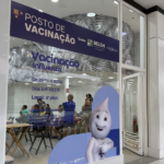 Fachada de posto de vacinação