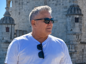 Na foto, aparece o artista plástico paraense Ruma.