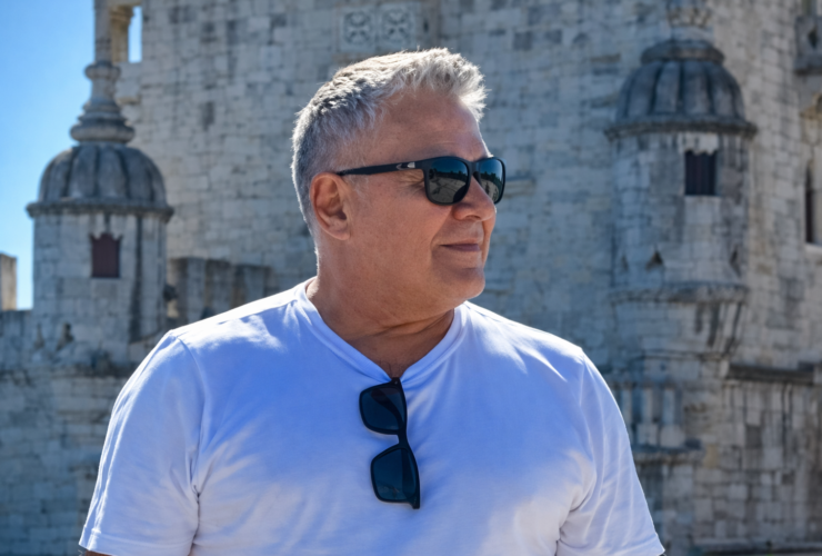 Na foto, aparece o artista plástico paraense Ruma.