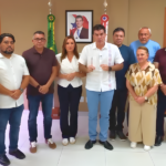 Na imagem aparecem o governador Helder e outros políticos.