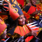 Menina fantasiada para o carnaval