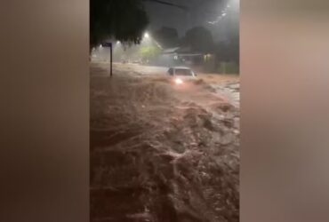 Mais de 2 mil moradores foram atingidos por alagamentos em Santarém.