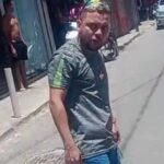 Vídeo que circula nas redes sociais mostra homem simulando estar armado durante desentendimento com motorista.