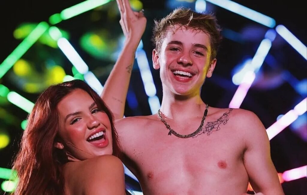 Vivi Wanderley e Juliano Floss são ex-namorados.