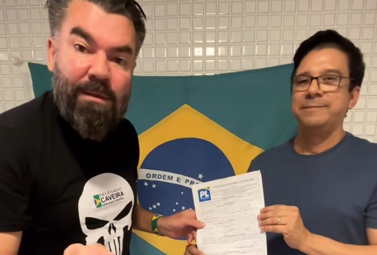 Deputado federal delegado Caveira ao lado do radialista Jefferson Lima.