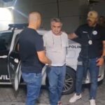 Ator José Dumont é conduzido à delegacia por policiais civis.