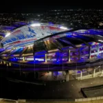 Mangueirão ganha iluminação azul em homenagem a policiais mortos em serviço