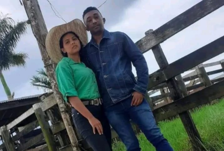 Vítima foi morta a facadas e ex-companheiro é o principal suspeito do crime.