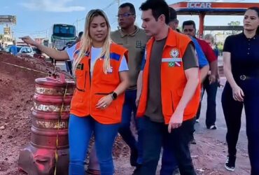 A prefeita de Marituba, Patrícia Alencar, ao lado do ministro das Cidades, Jader Filho.