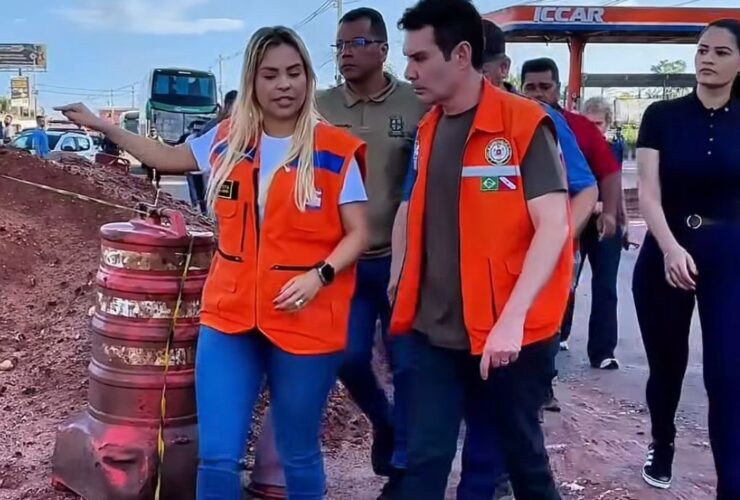 A prefeita de Marituba, Patrícia Alencar, ao lado do ministro das Cidades, Jader Filho.