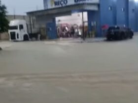 Ruas de Capitão Poço ficaram alagadas.