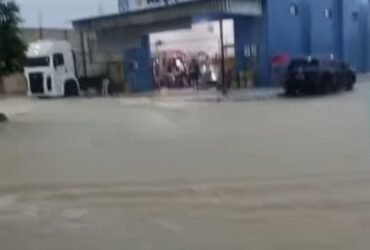 Ruas de Capitão Poço ficaram alagadas.