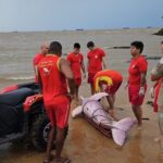 Animal foi encontrado preso em rede de pesca na praia do Farol, em Mosqueiro.