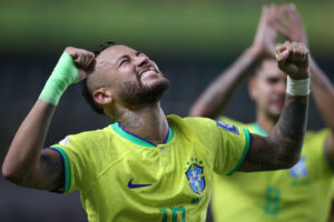 Neymar comemorando gol no Mangueirão, em Belém