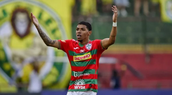 Remo negocia com a Portuguesa a contratação do atacante Maceió