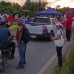 Moradores fecham a vida que dá acesso ao município de Mocajuba.