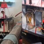 Homens do Corpo de Bombeiros atuam no combate a incêndio em embarcação.