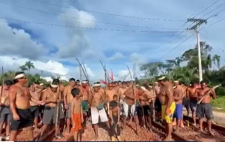 Indígenas bloquearam a estrada de Ferro Carajás.