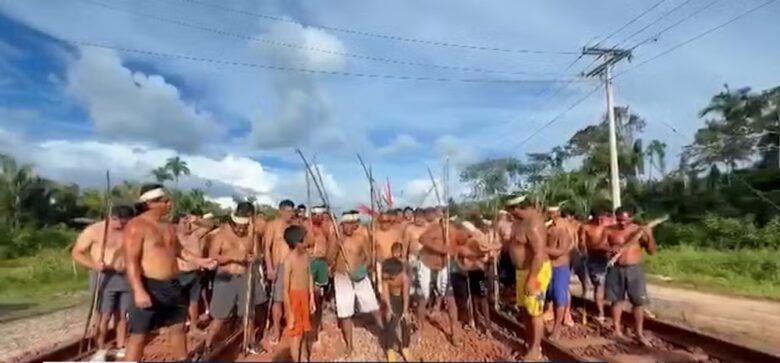 Indígenas bloquearam a estrada de Ferro Carajás.