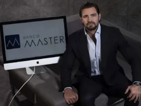 Daniel Vorcaro posa em foto de divulgação do Banco Master