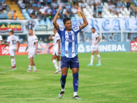 Atacante Kleiton Pego do Paysandu em jogo no Estádio da Curuzu