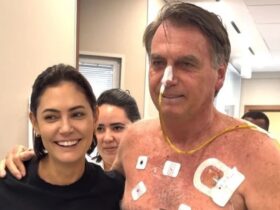 Jair Bolsonaro recebeu alta hospitalar e cumpre prisão domiciliar em Brasília.