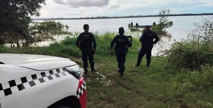 Policia procurando por dupla que pulou no rio
