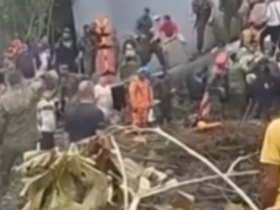 Imagens do momento em que as equipes de resgate atuam no atendimento de feridos no local do acidente de avião.