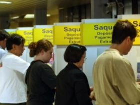 Na imagem aparecem várias pessoas realizando saques em caixas do Banco do Brasil.