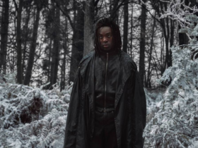 Paapa Essiedu como Severo Snape, na série Harry Potter.