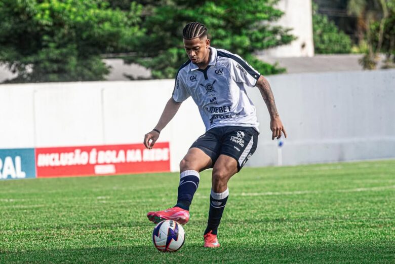 Jogador Kawan em ação pelo Clube do Remo