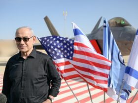 Benjamin Netanyahu em base aérea israelense