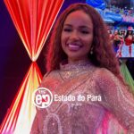 Natália Deodato posando pra foto