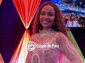 Natália Deodato posando pra foto