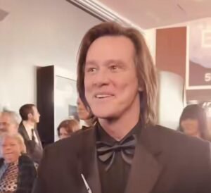 Comediante Jim Carrey fotografado em Paris