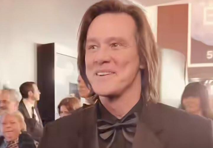 Comediante Jim Carrey fotografado em Paris