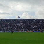 Arquibancada lotada de torcedores no Estádio Baenão