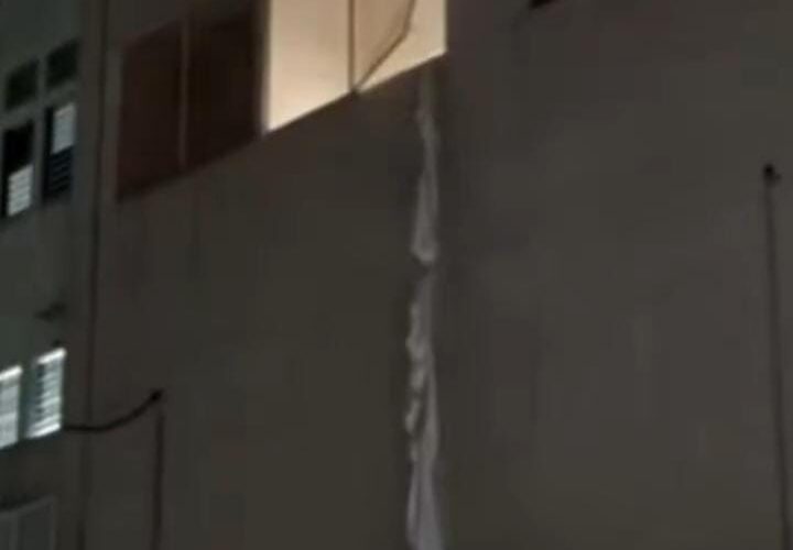 Lençóis amarrados para fora da janela