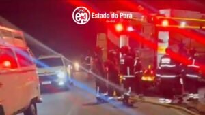 Corpo de Bombeiros trabalhando no local do incêndio