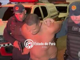 Suspeito sendo encaminhado à delegacia pela polícia