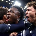 Time do Real Madrid comemorando gol