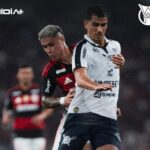 Remo e Flamengo se enfrentando no Maracanã