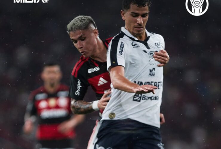 Remo e Flamengo se enfrentando no Maracanã