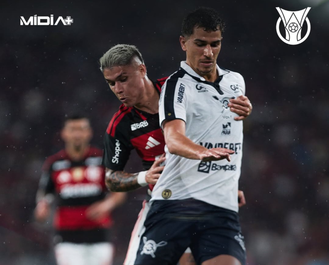 Remo e Flamengo se enfrentando no Maracanã