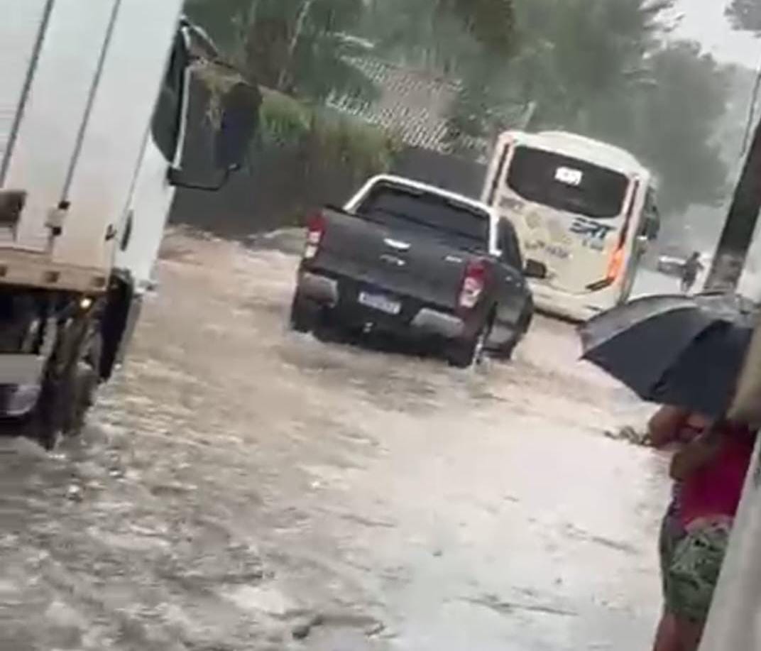 Rua alagada em Ananindeua